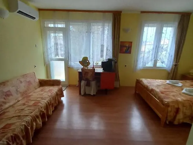 ゲストハウス Hadjibulevata 3*