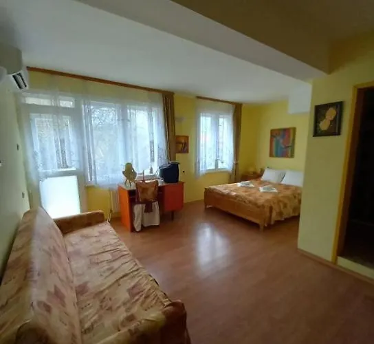 ゲストハウス Hadjibulevata 3*